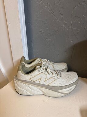 Women’s New Balance Fresh Foam X More v5